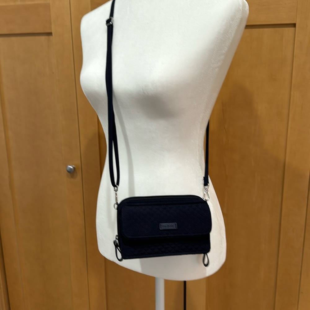 Crossbody wallet in deep navy